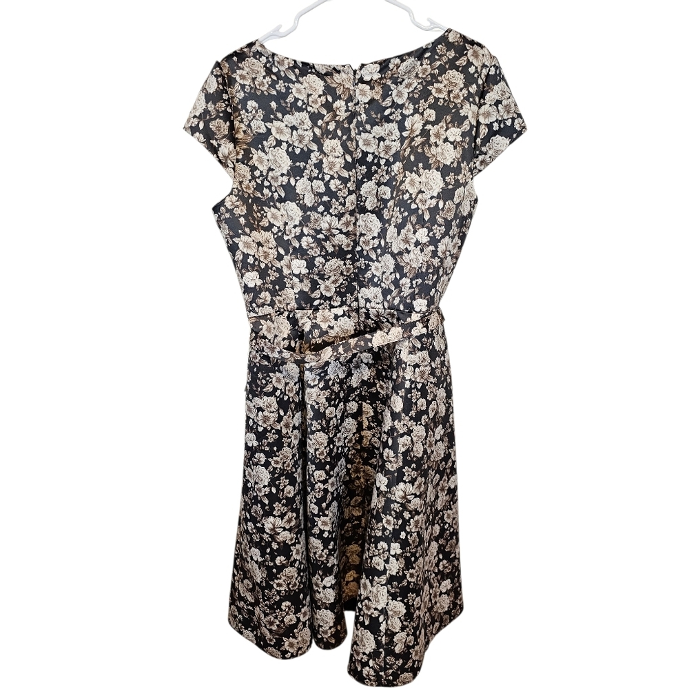Gal Meets Glam Elle Brightex Duchess Fit & Flare Satin Floral Belted Vneck Dress - Picture 3 of 11